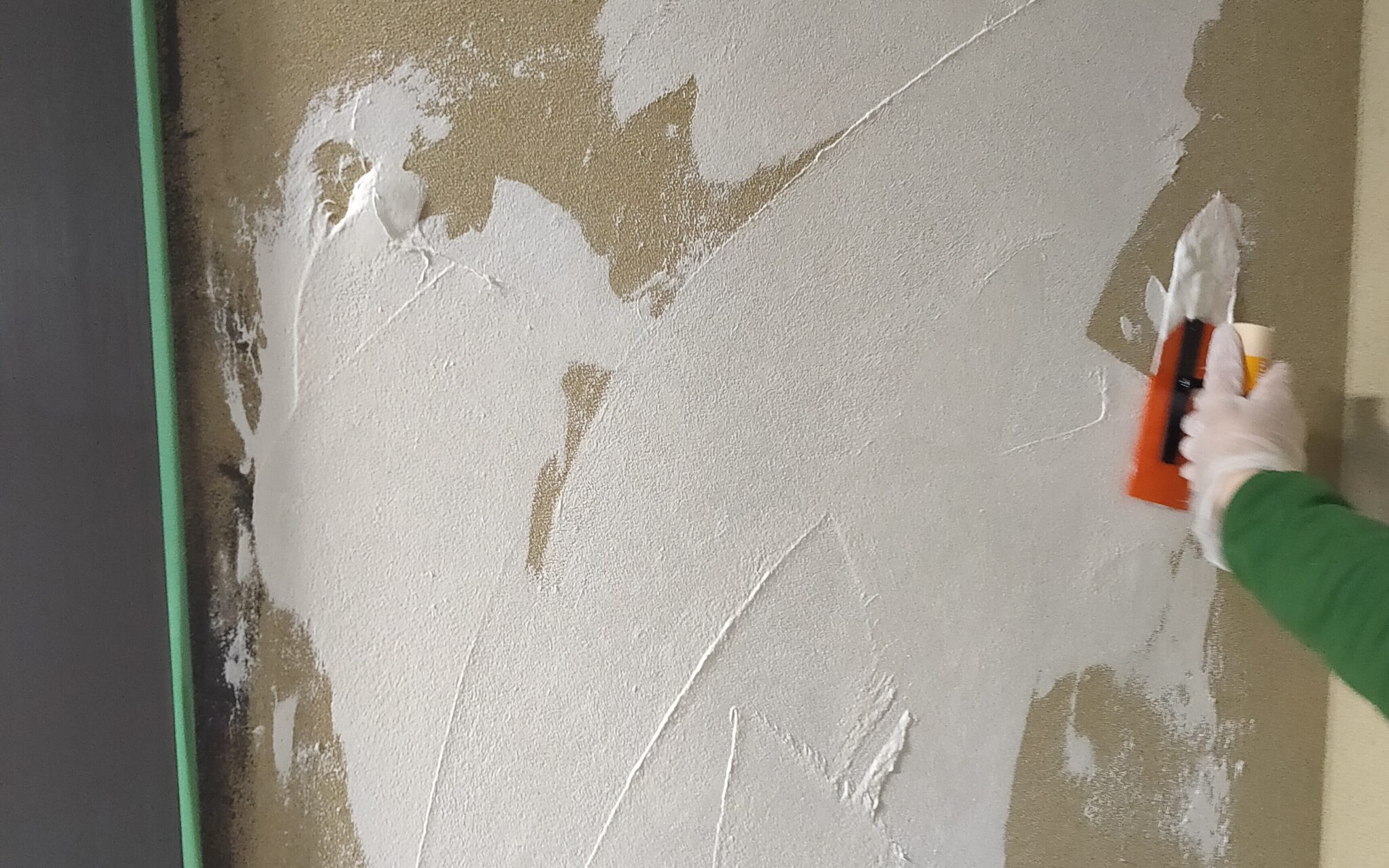 漆喰 壁 に 釘